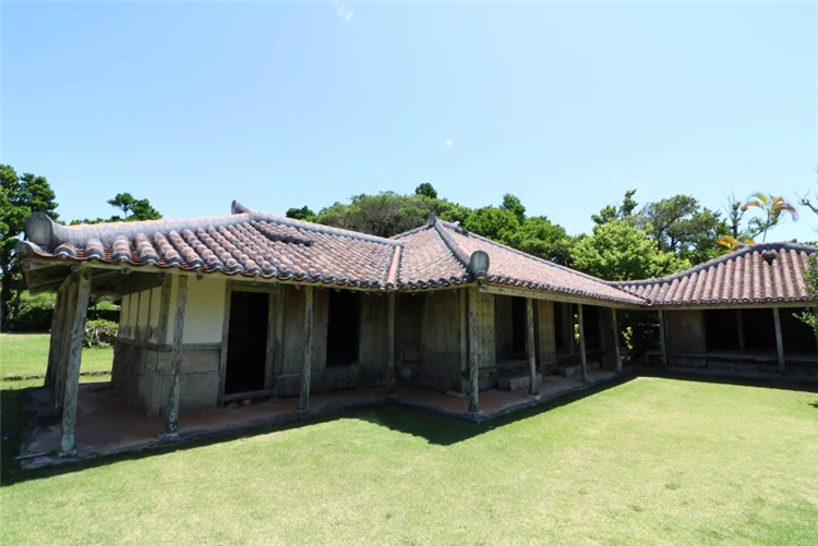 銘苅（めかる）家住宅