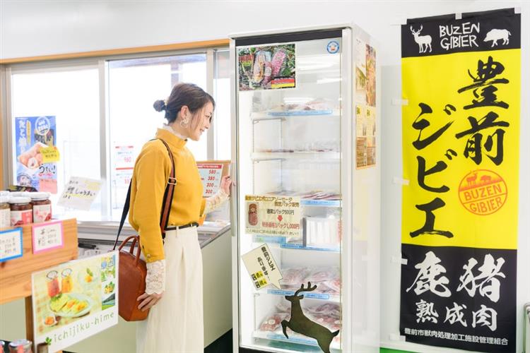 鹿や猪のモモやロースなどもブロックで販売