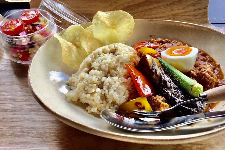 島産の素材にこだわったイノシシカレー