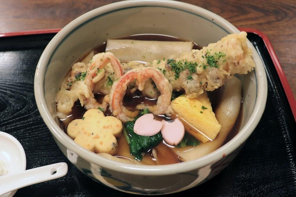 ▲「川幅御三家うどん（920円／税別）」