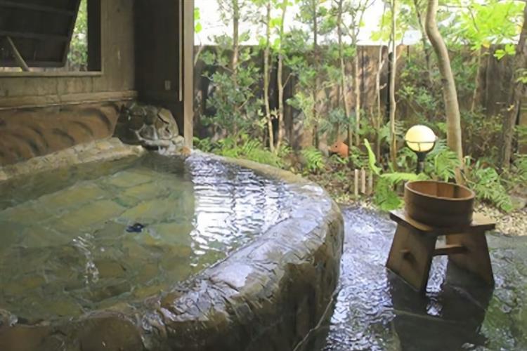 露天家族風呂「川せみの湯」