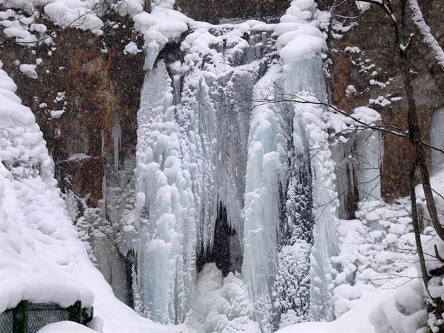 白糸の滝（冬）