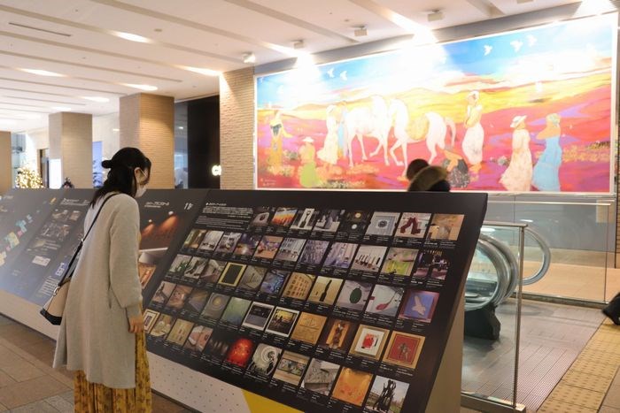 ここにも、そこにも。駅ナカでアート散策