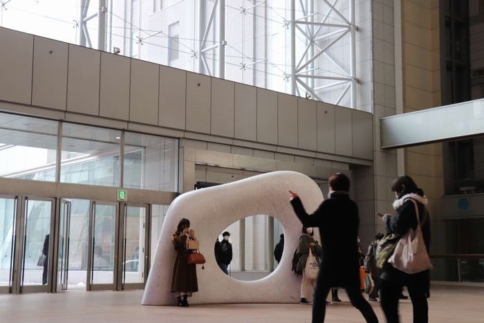 ここにも、そこにも。駅ナカでアート散策