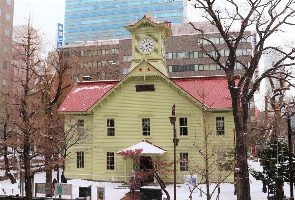 遠方の友人ファミリーと、札幌の時計台で現地集合！